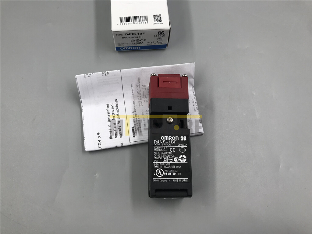 1PCS Omron Safety Door Switch D4NS-1BF New In Box