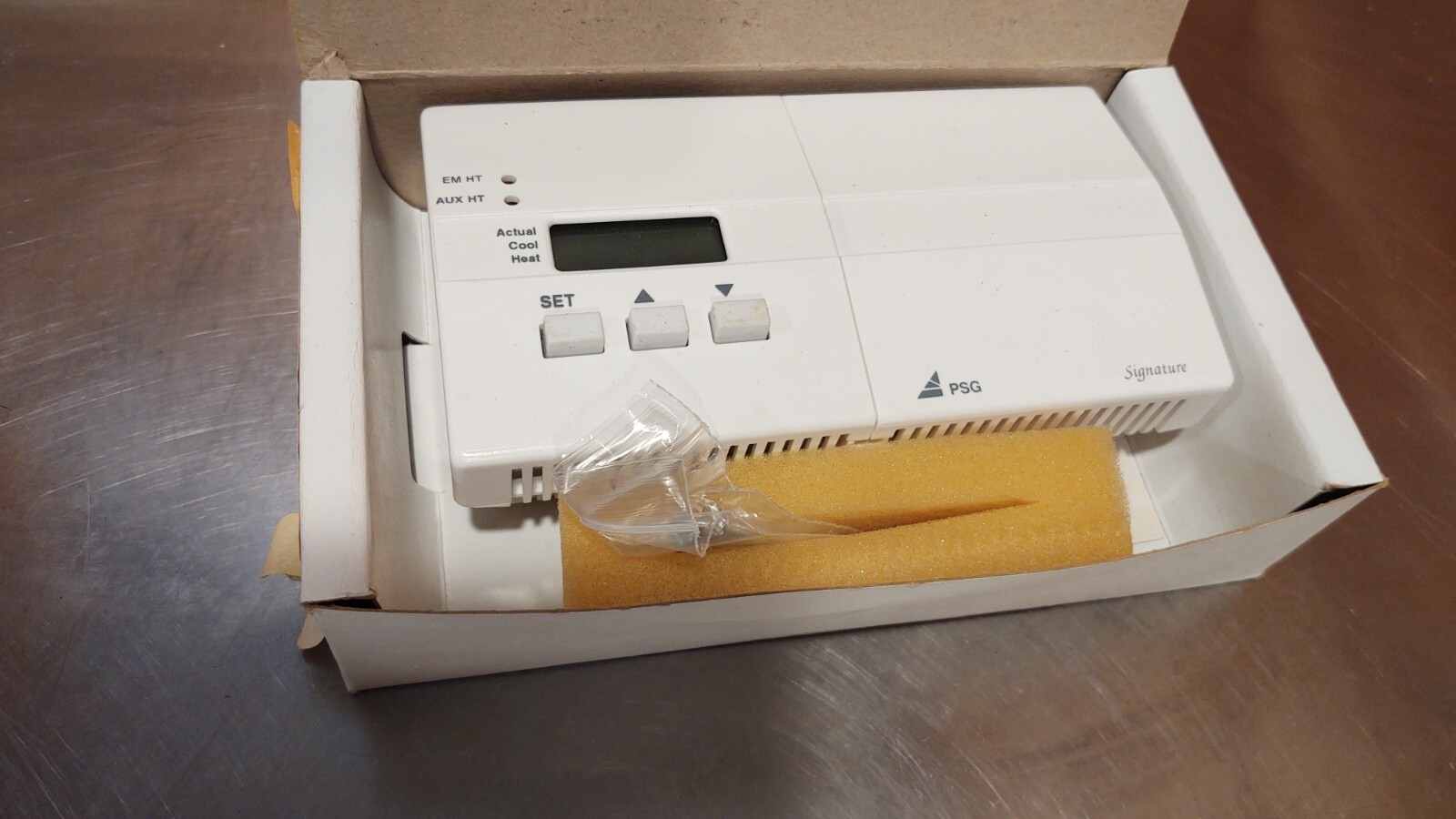 PSG TDE24-AH12-HP Thermostat, digital, non-programmable, heat pump, 2H/1C, H/C/E