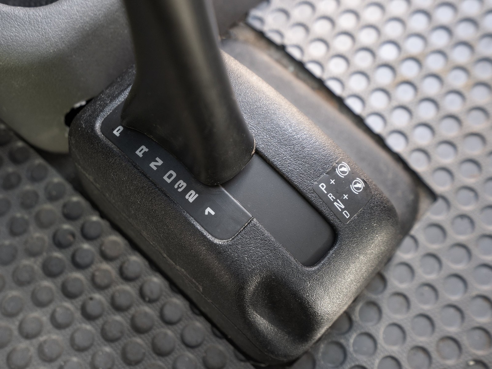 Shifter Dust Cover Strip [Eurovan]