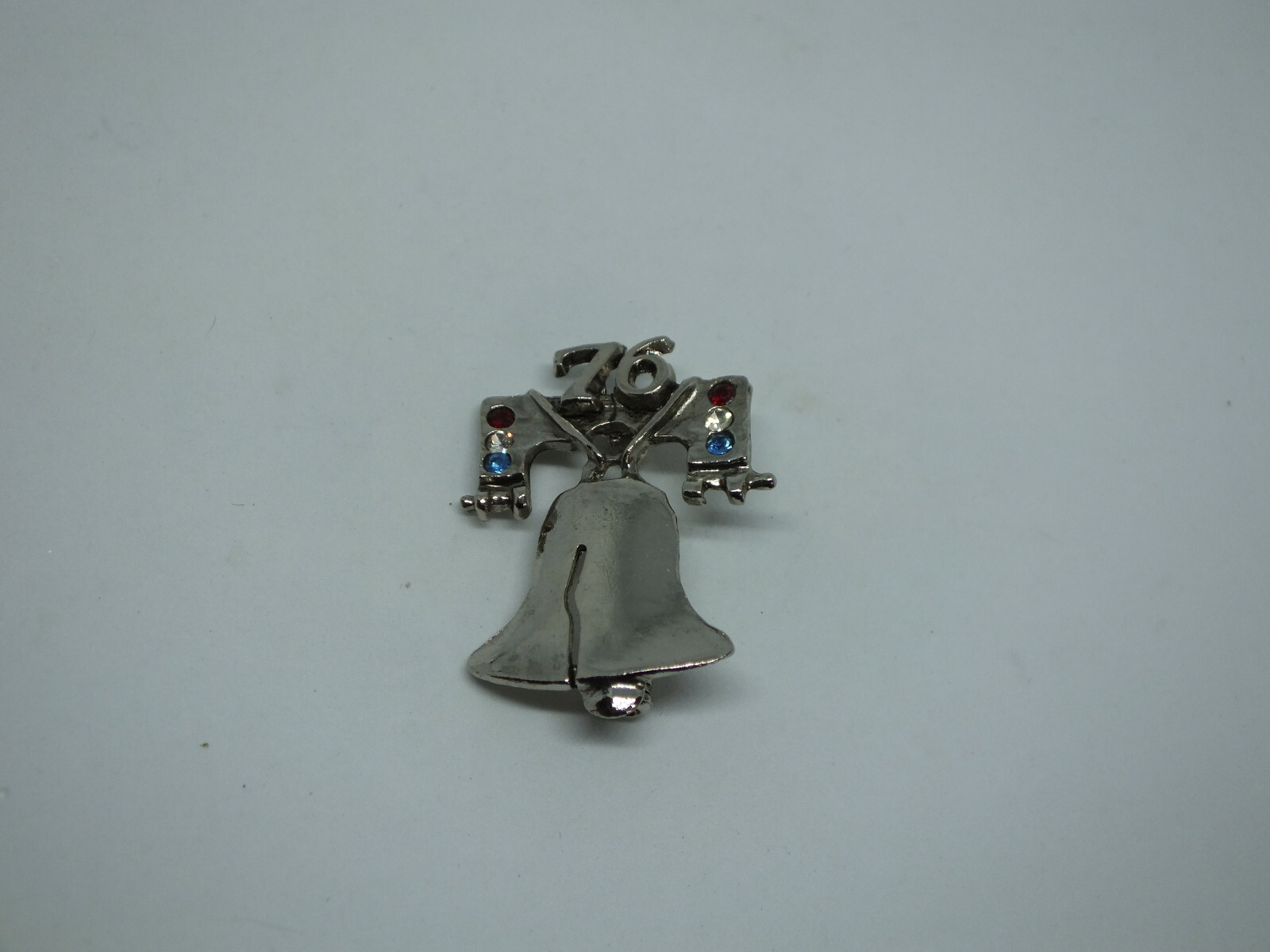 Beautiful Brooch Pin Silver Tone Patriotic Bell Red White Blue Rhinestones 1.5x1