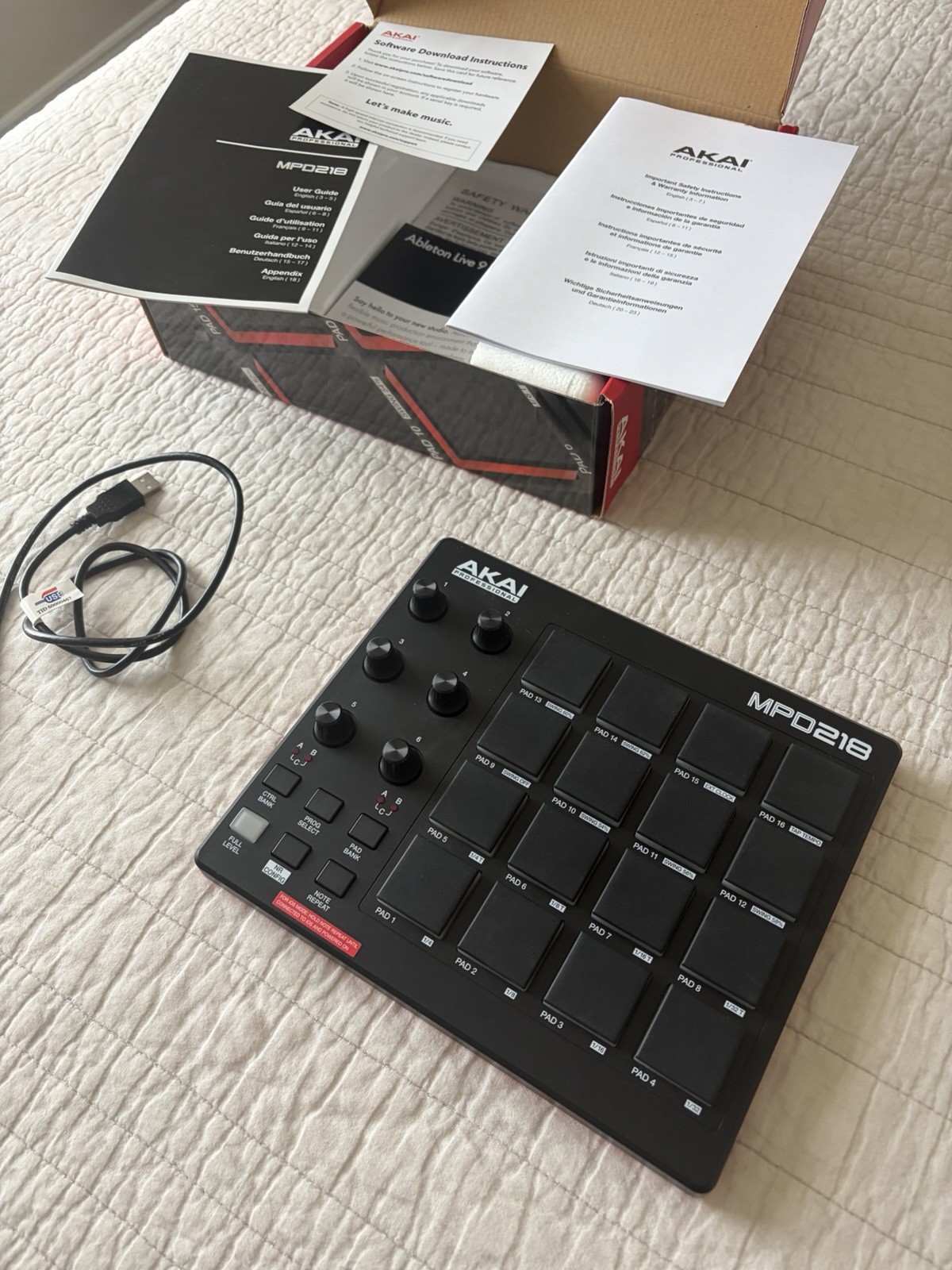 Akai Professional MPD218 - MIDI PAD CONTROLLER WITH 16 MPC PADS