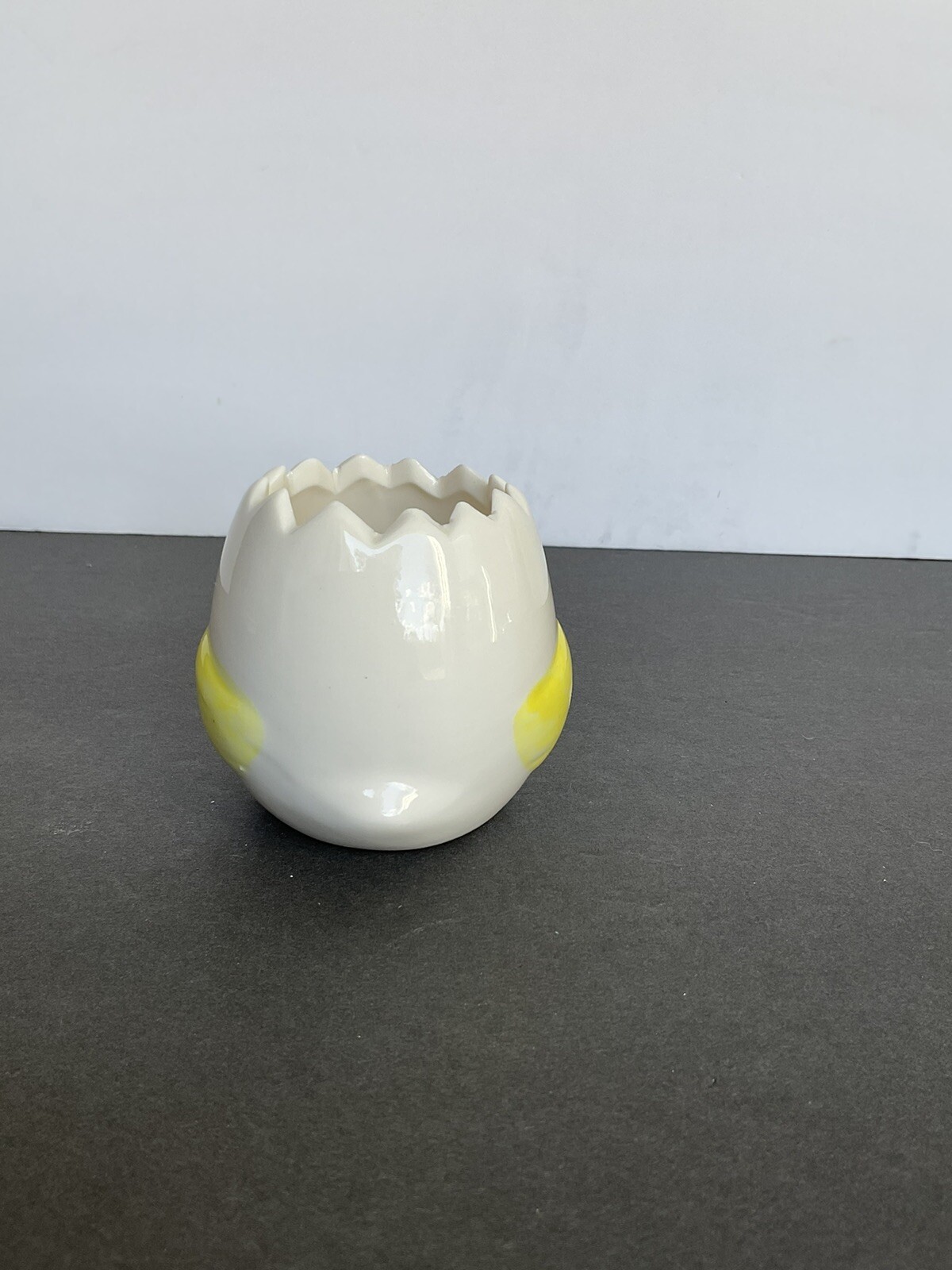 ADORABLE CERAMIC CRACKED EGG CHICK SUCCULENT/FLOWER PLANTER