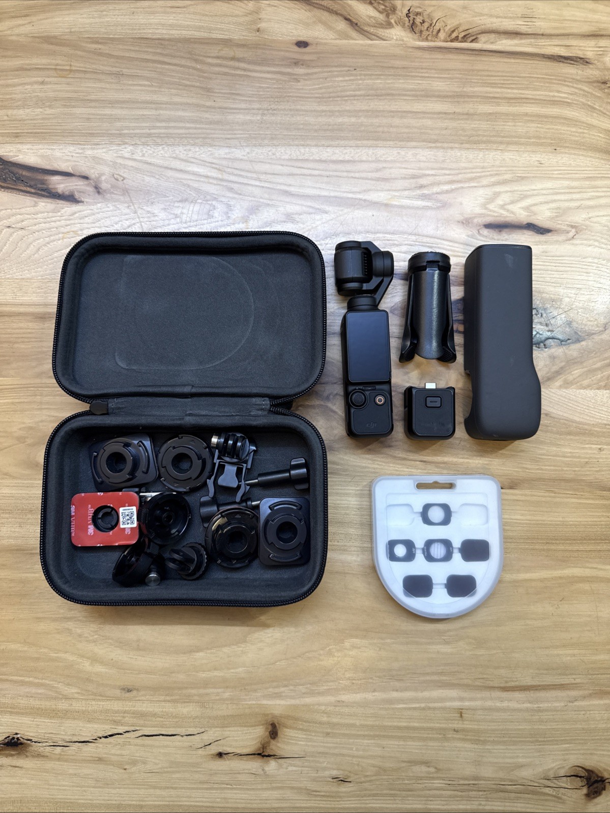 DJI Osmo Pocket Handheld 3 Axis Gimbal Stabilizer W/Battery, Accessories & Case
