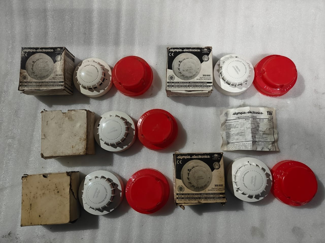 BS-655 Optical smoke detector(NEW but the base is damaged) LOT OF 5