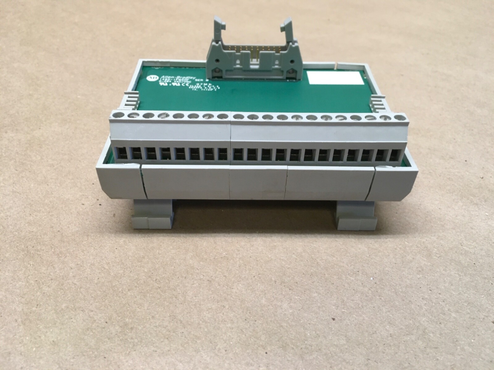 Allen-Bradley 1492-IFM2OF Ser B Interface Module (KB)