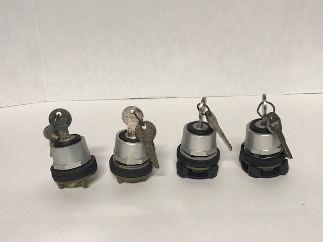 Micro Switch PTKBC2221 Keyed 2 Position Selector Switch Key #T112 NEW (Lot of 4)