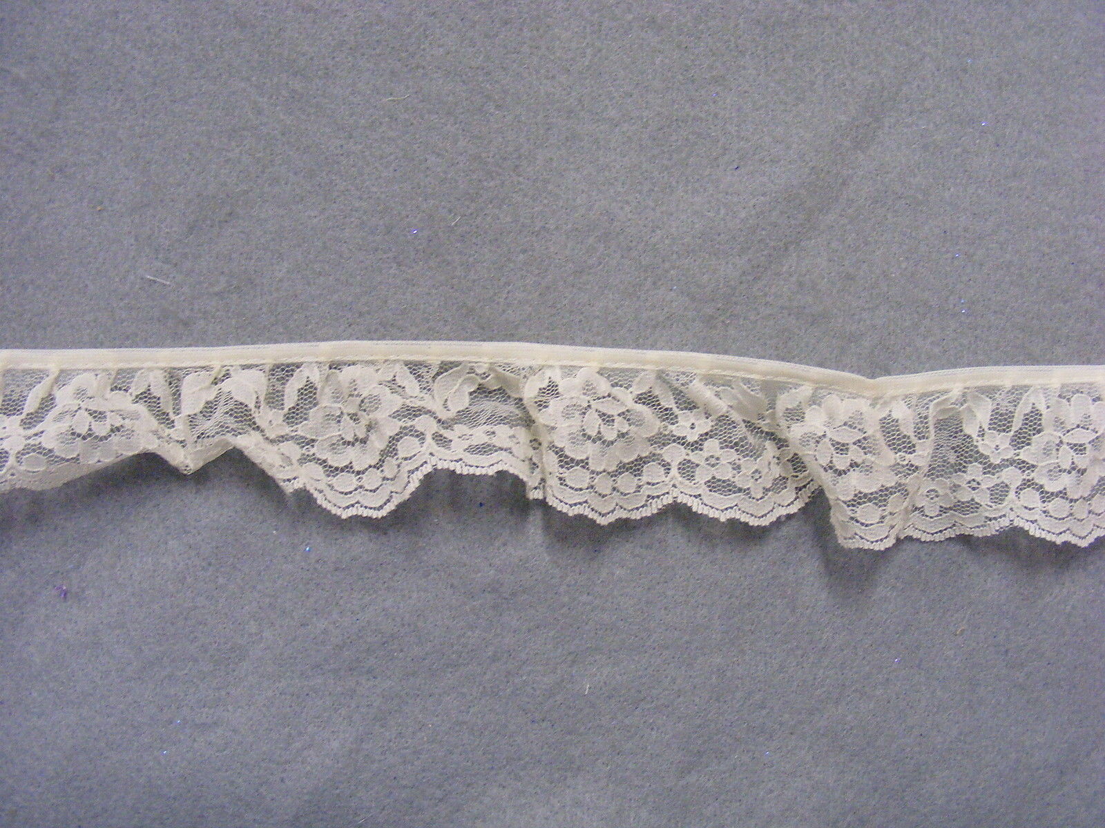 Gathered Cream Lace  20 metres  (20019)