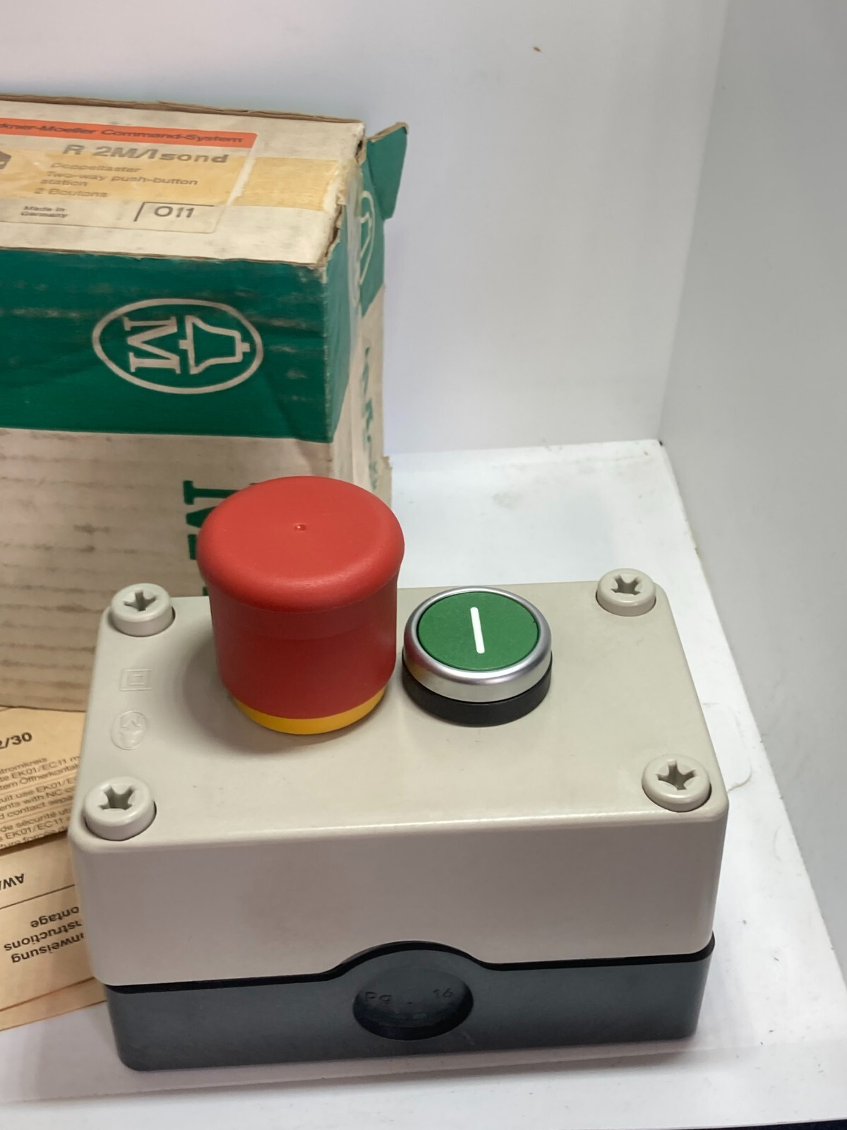 MOELLER R2MI PUSHBUTTON STATION TWO-WAY PUSHBUTTON NIB