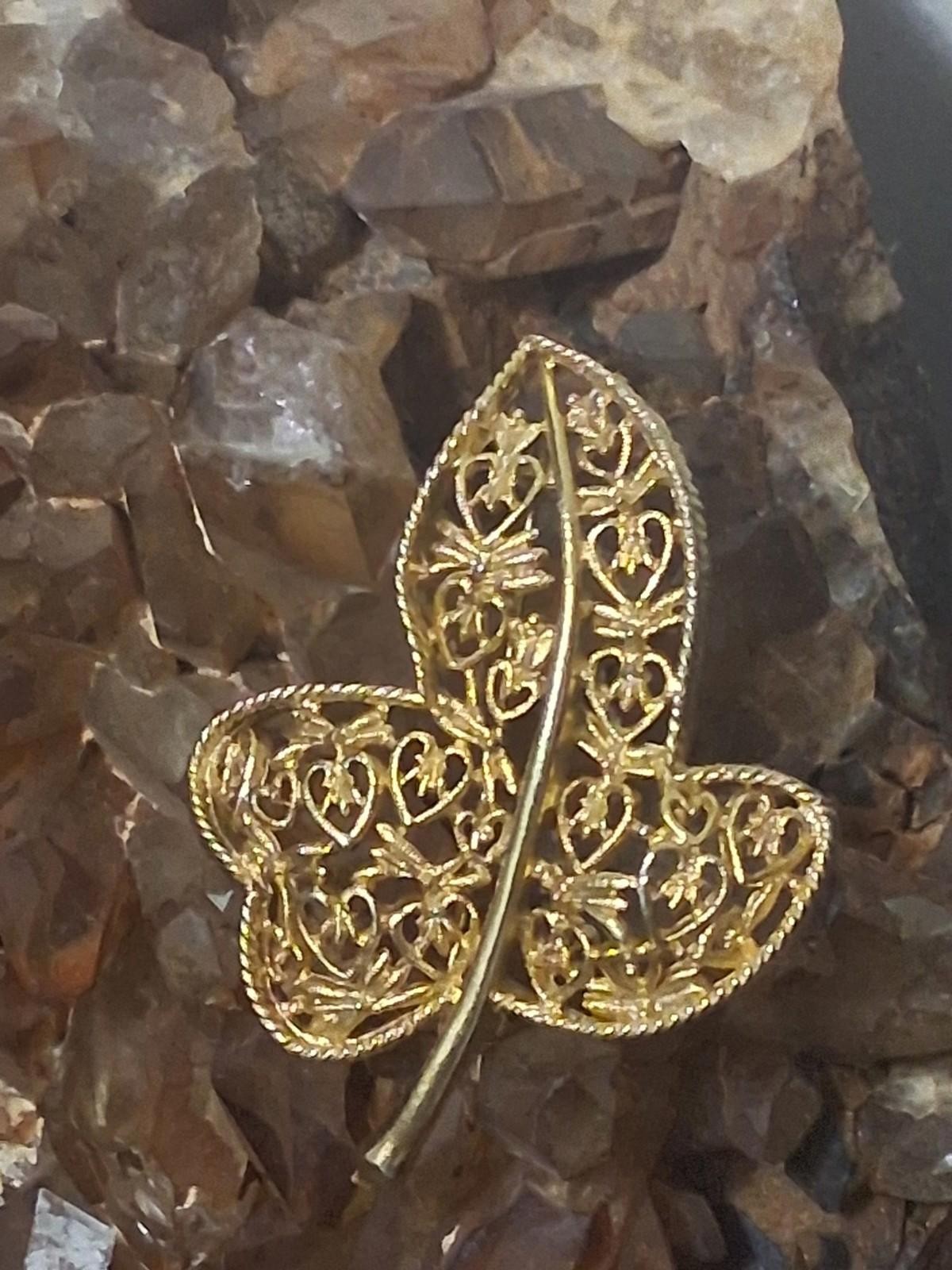 Vintage Gold Tone Filigree Leaf Brooch Pin Autumn Fall Openwork Nature Jewelry