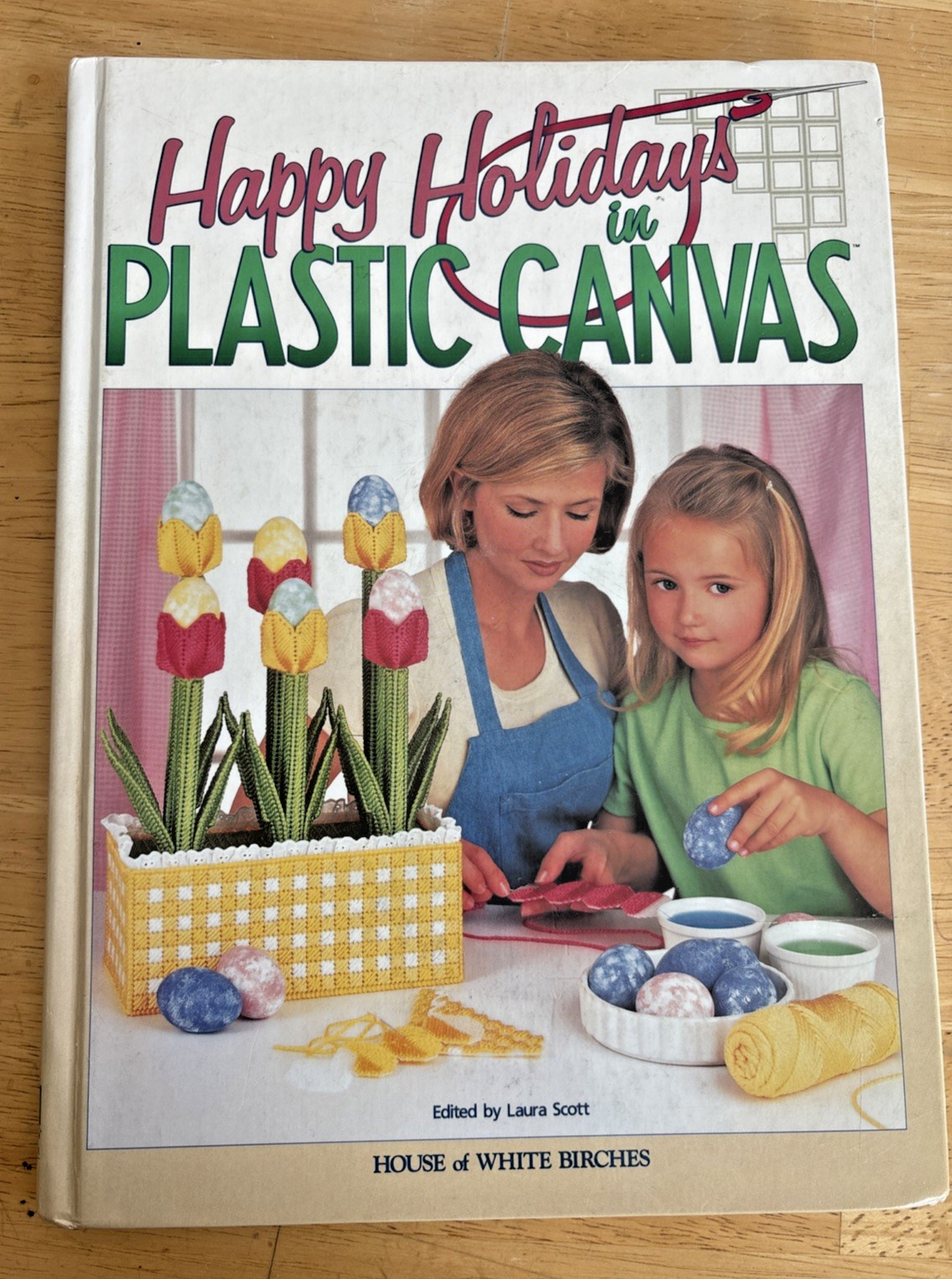 PLASTIC CANVAS Pattern Book Happy Holidays House of White Birches 176 pgs -mm