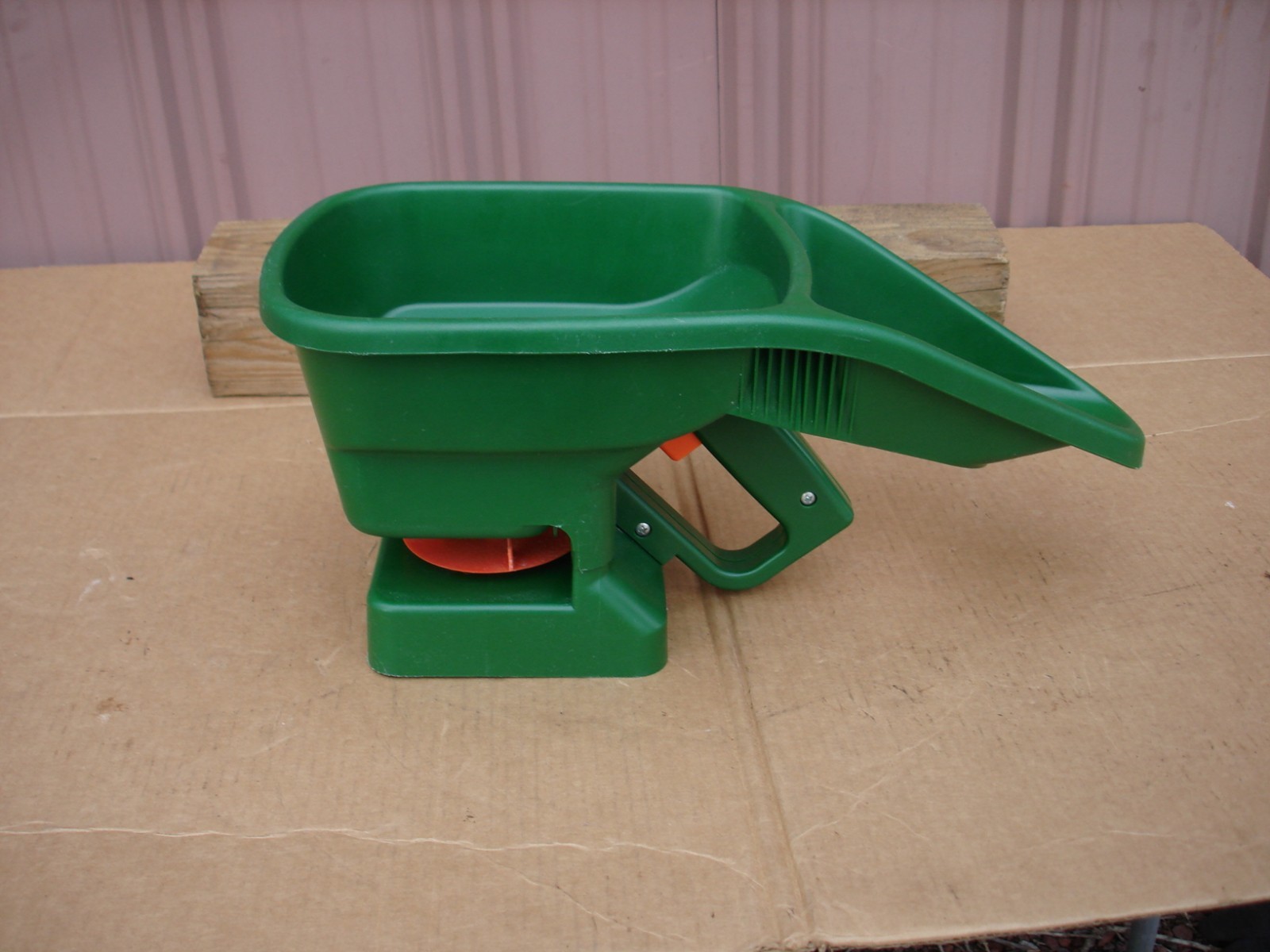 Scotts Handy Green II Hand Held Lawn Seed Fertilizer Spreader