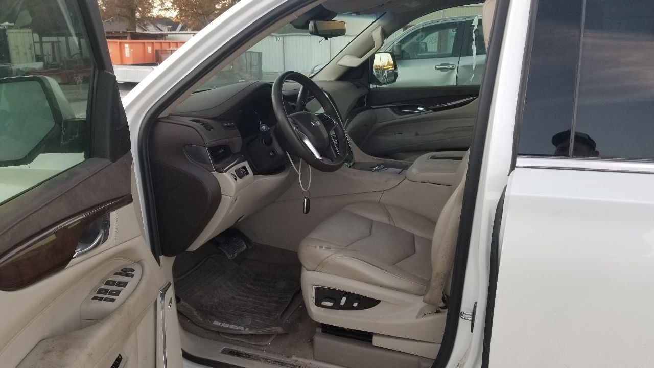 17 CADILLAC ESCALADE AIR SHUTTER 6.2L
