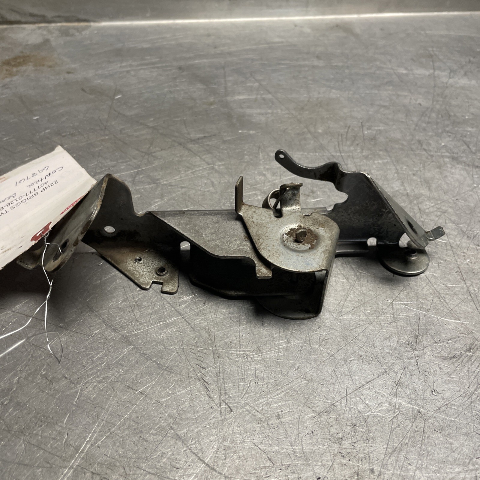 OEM GOOD USED 22HP BRIGGS TWIN 407777-0128-E1 CONTROL BRACKET 698761