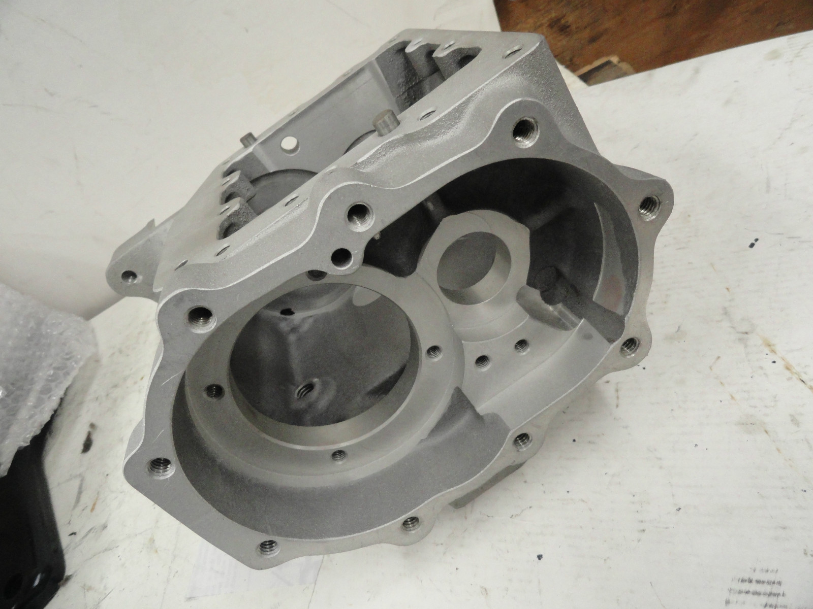 FL-FLH-FX "NEW" TRANSMISSION CASE #34702-78