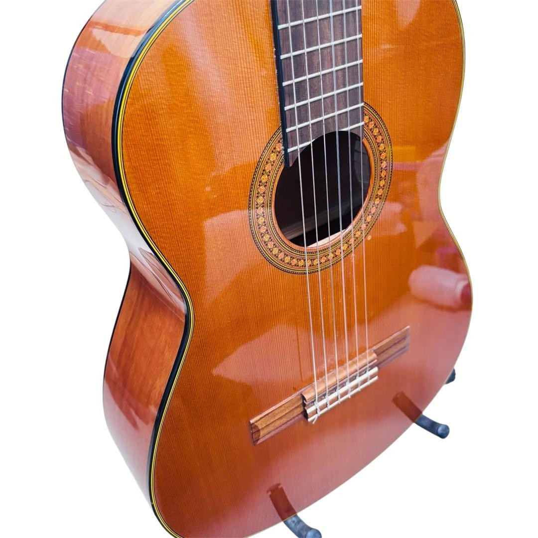 Yamaha CG142C Classical Guitar Solid Cedar Top With Case
