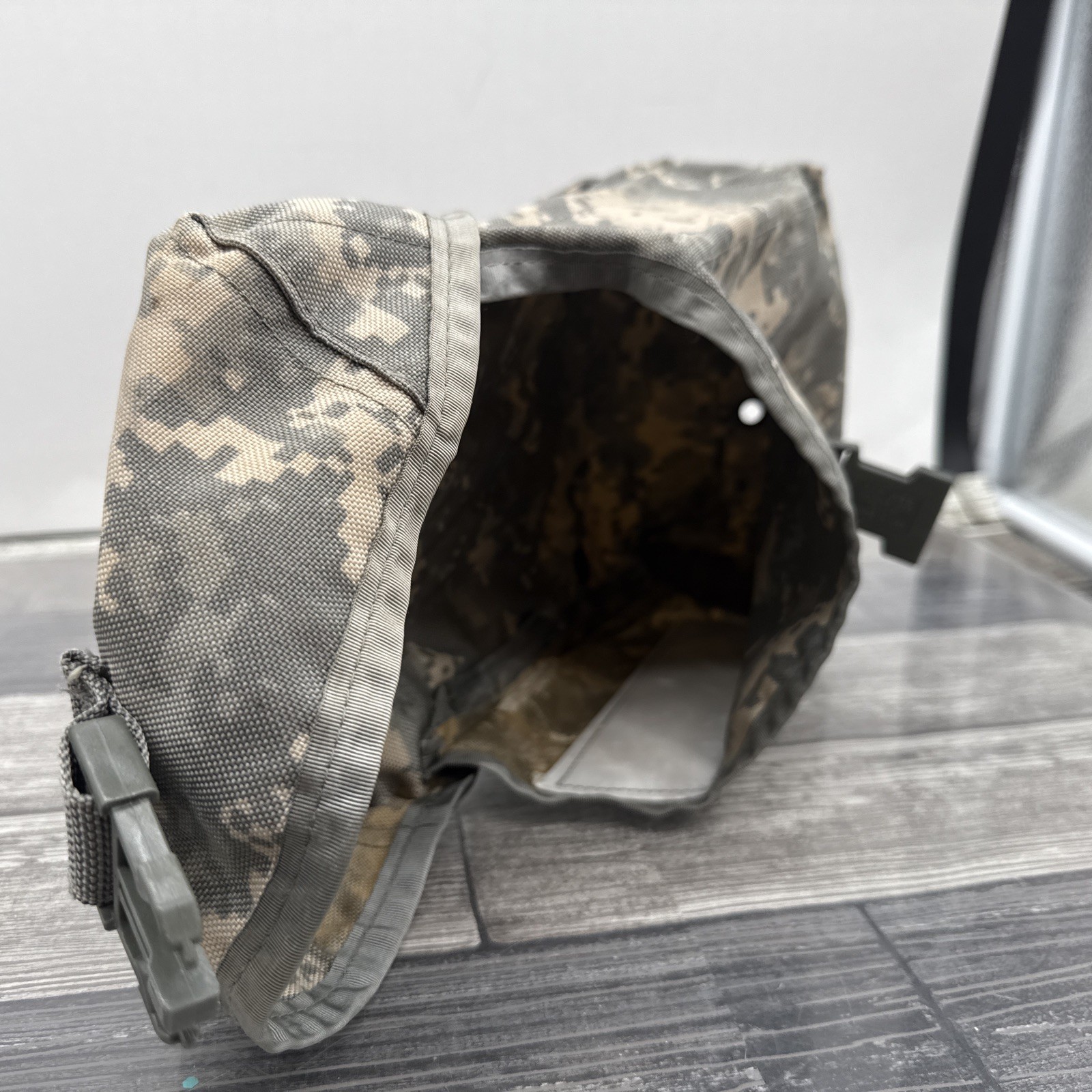US Army ACU Digital Camo First Aid Pouch And Insert (YY)