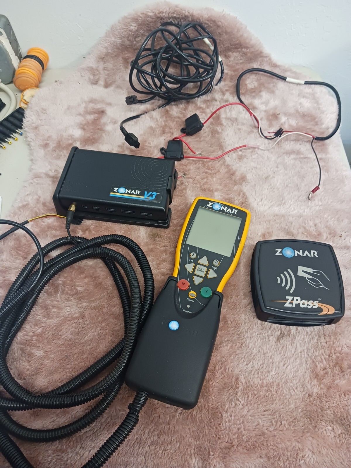Zonar Kit (V3 scanner, Z Pass, 2010A, 2010A charger & Various Cords)