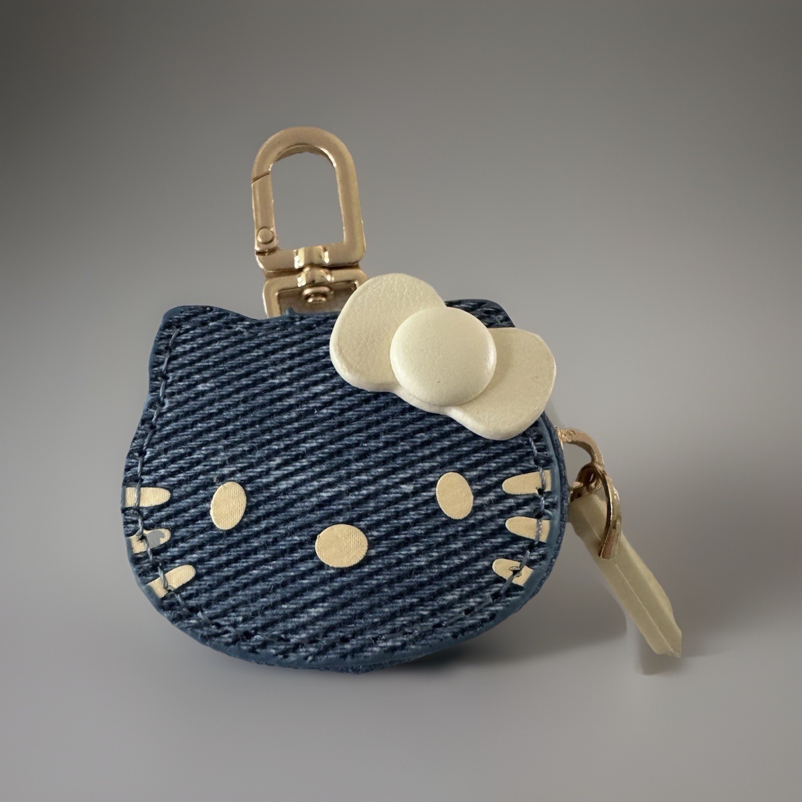 New Cute Denim Hello Kitty Coin Purse Key Fob AirTag AirPod Holder Bag Charm