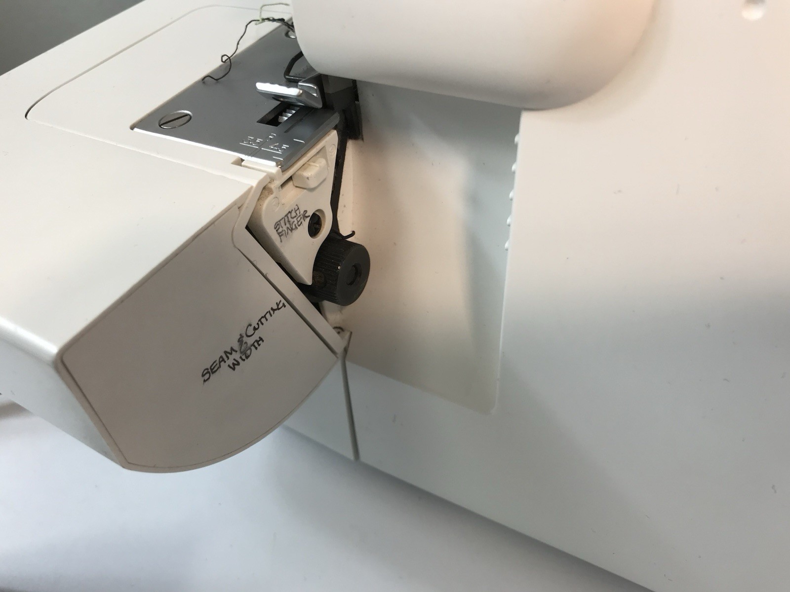 PFAFF Hobby Lock 2.0 - German Design Sterger Sewing Machine - READ DESCRIPTION