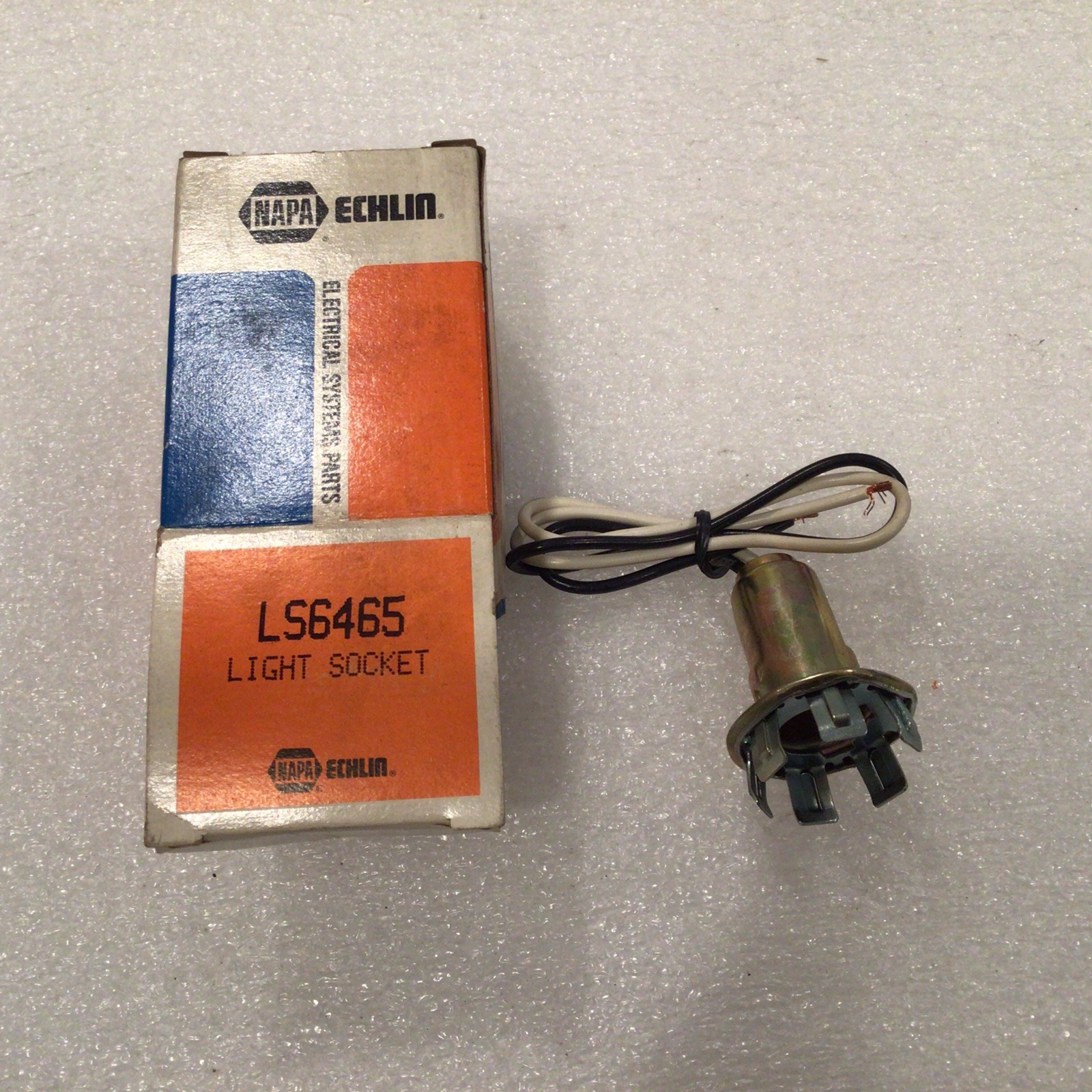 New Napa Echlin Light Socket LS6465