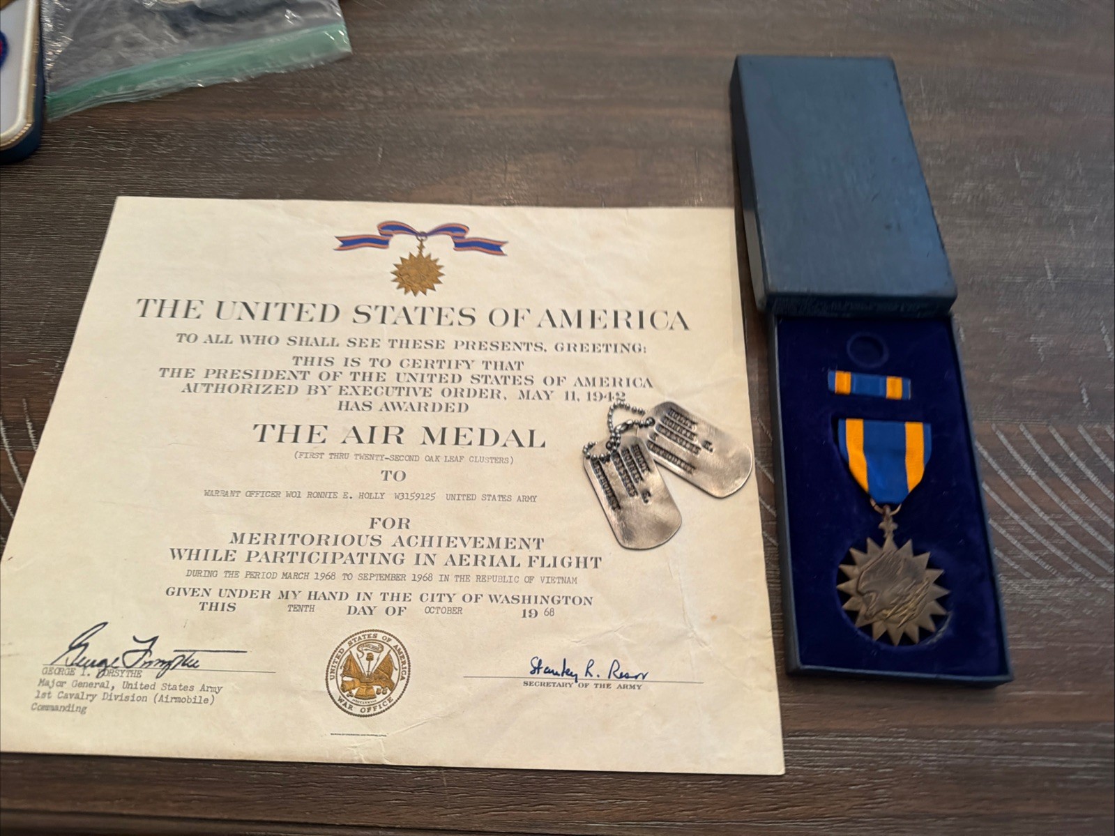VIETNAM -U.S. AIR MEDAL, 67 DATED Box, Dog Tags, Citation 1st Airmobile