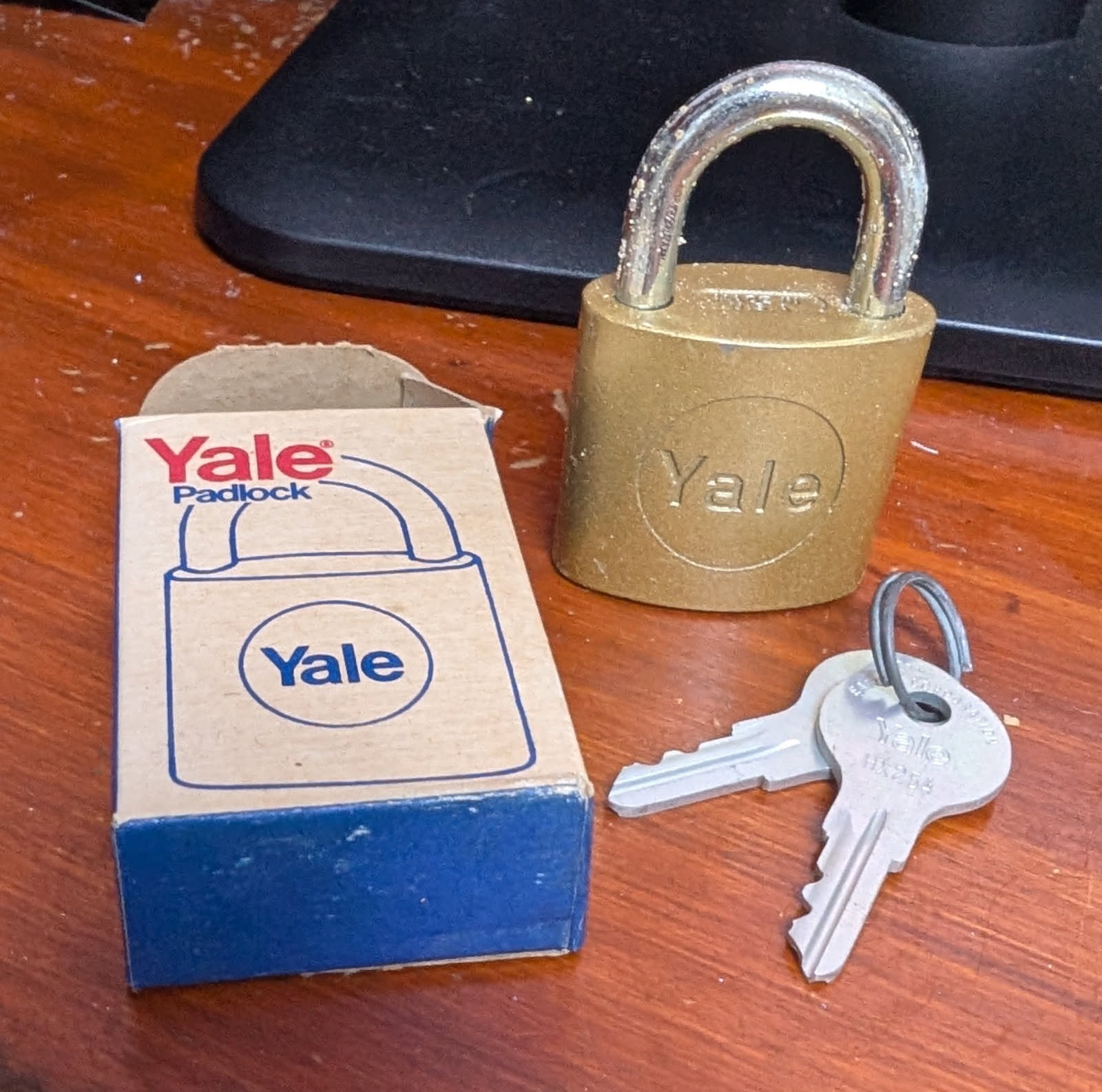 Yale Padlock. No 602 2 Keys & Original Box, Works Great