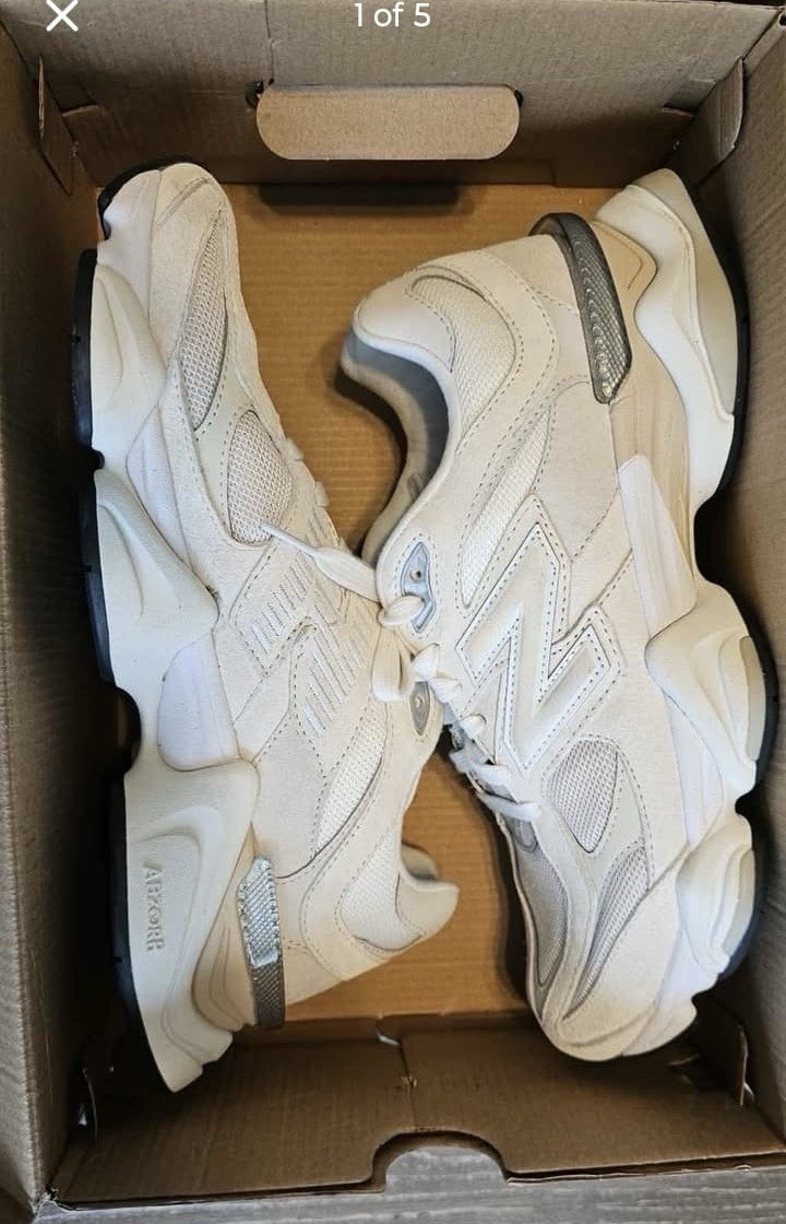 New Balance 9060 Only used once. 9 for men 10,5 for woman  white beige