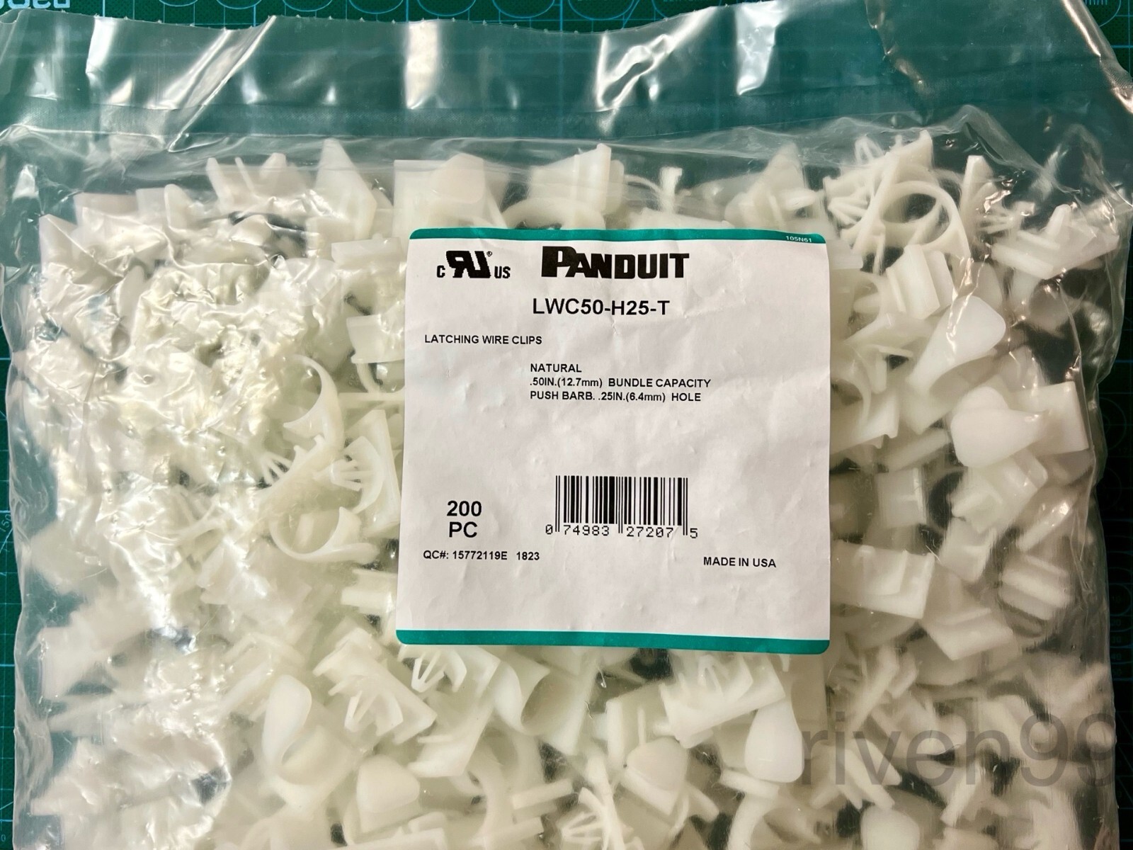 Lot 200pcs Panduit Push-mount Latching Cable/Wire Clips/Clamps for 1/2" Bundles