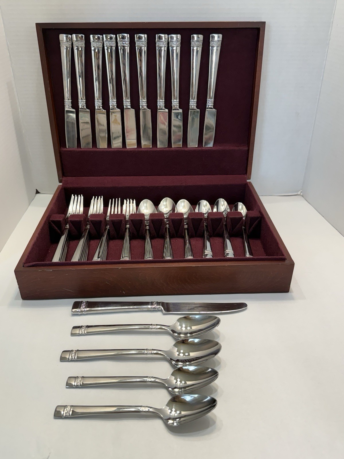 Lenox Larchwood 55 Piece Flatware Set( For 10) 18/10 Stainless Steel Excellent!