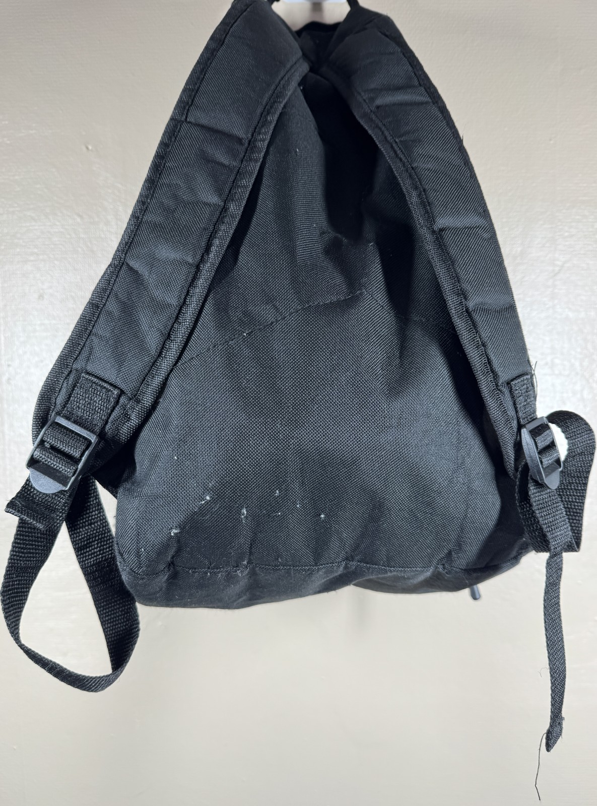 🍀 Black "Smell Proof" Backpack with Padded Straps & Front Zipper Pocket