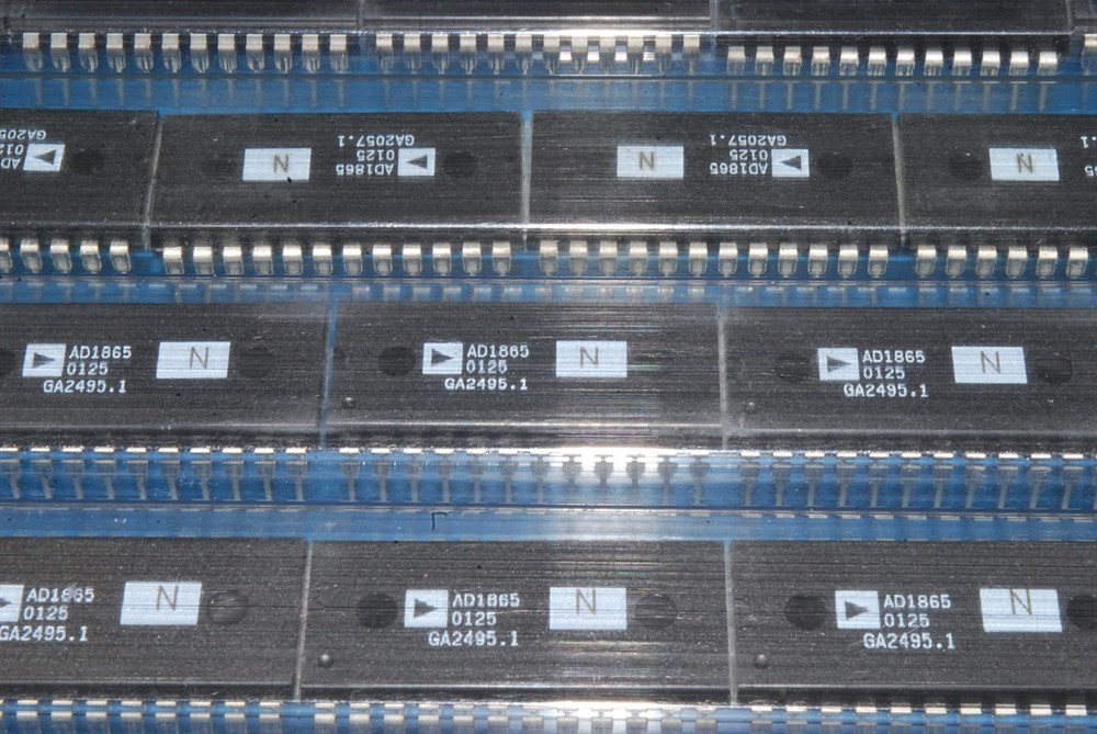 New (1pc) AD1865N ANALOG DEVICES IC Converter