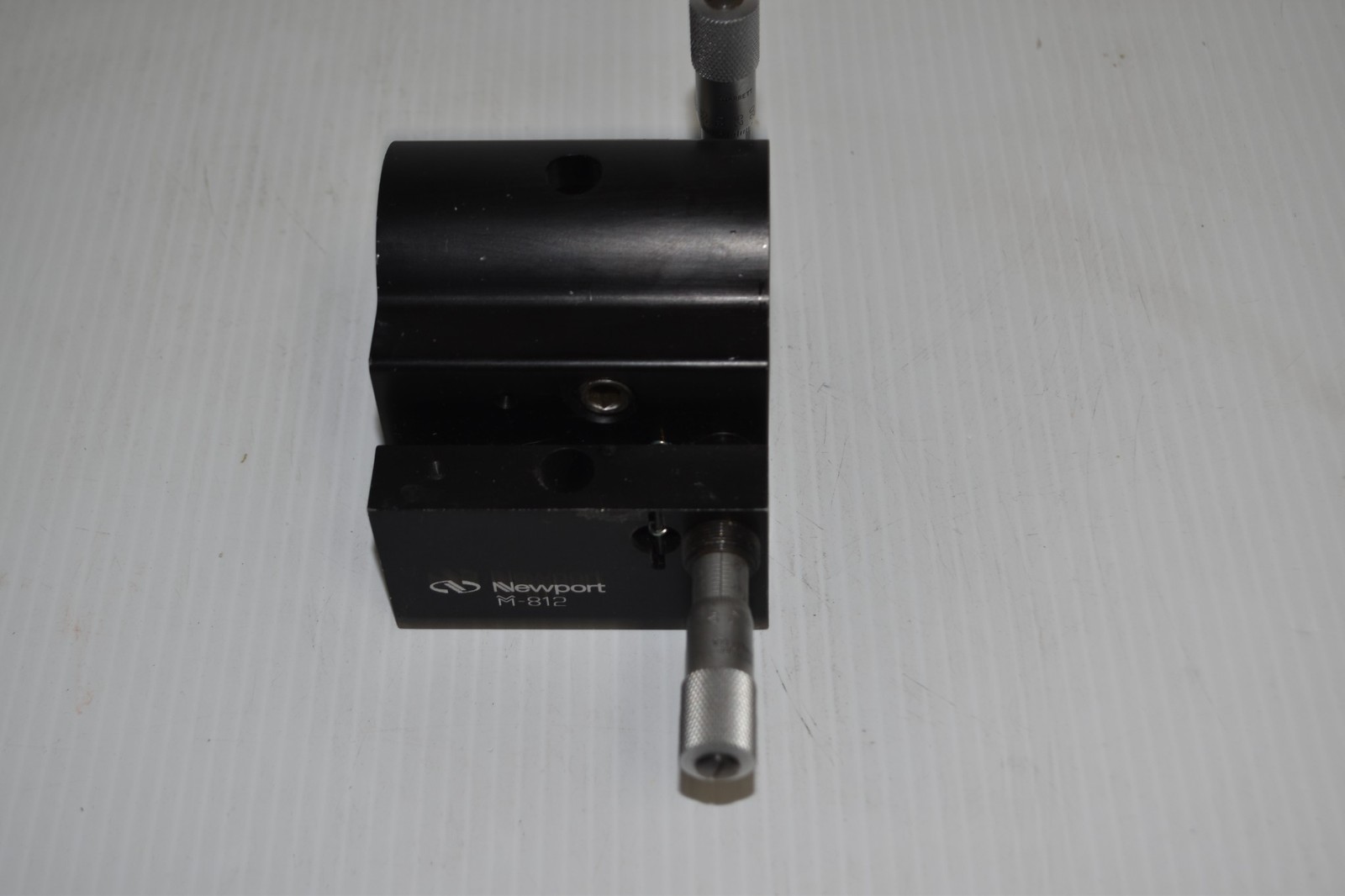 *JM* NEWPORT M-812 LASER MOUNT (CTE99)