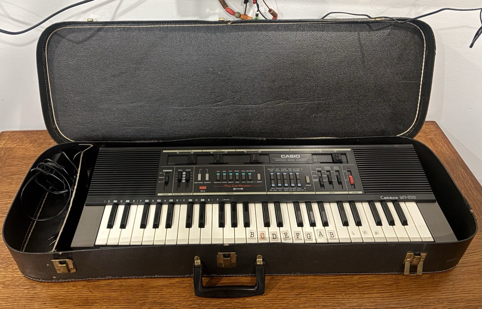 Vintage CASIO Casiotone MT-210 Keyboard With 49 KEYS 20 Tones MADE IN JAPAN 1986