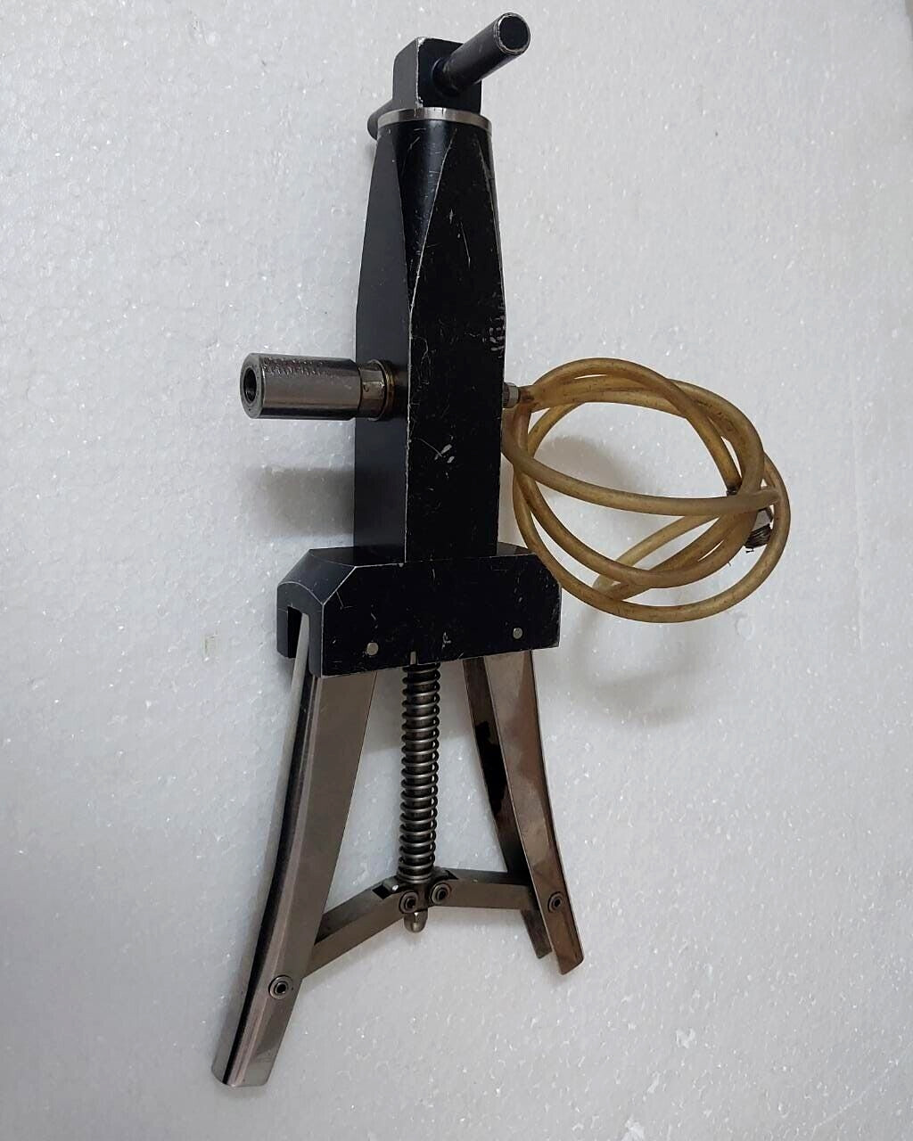 Besancon instruments Hand held test pump Pressure calibrator