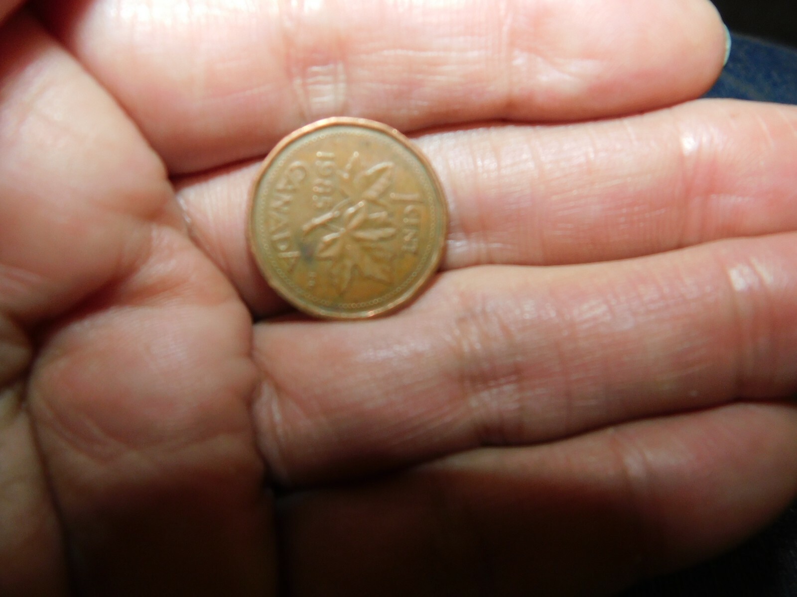 COLLECTABLE VINTAGE CANADA 1 CENT COIN QUEEN ELIZABETH II 1985