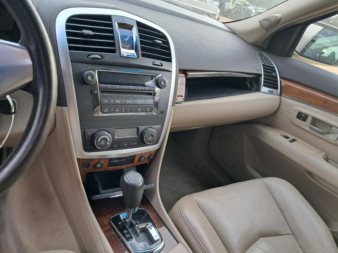 SRX 2008 Glove Box 4775038