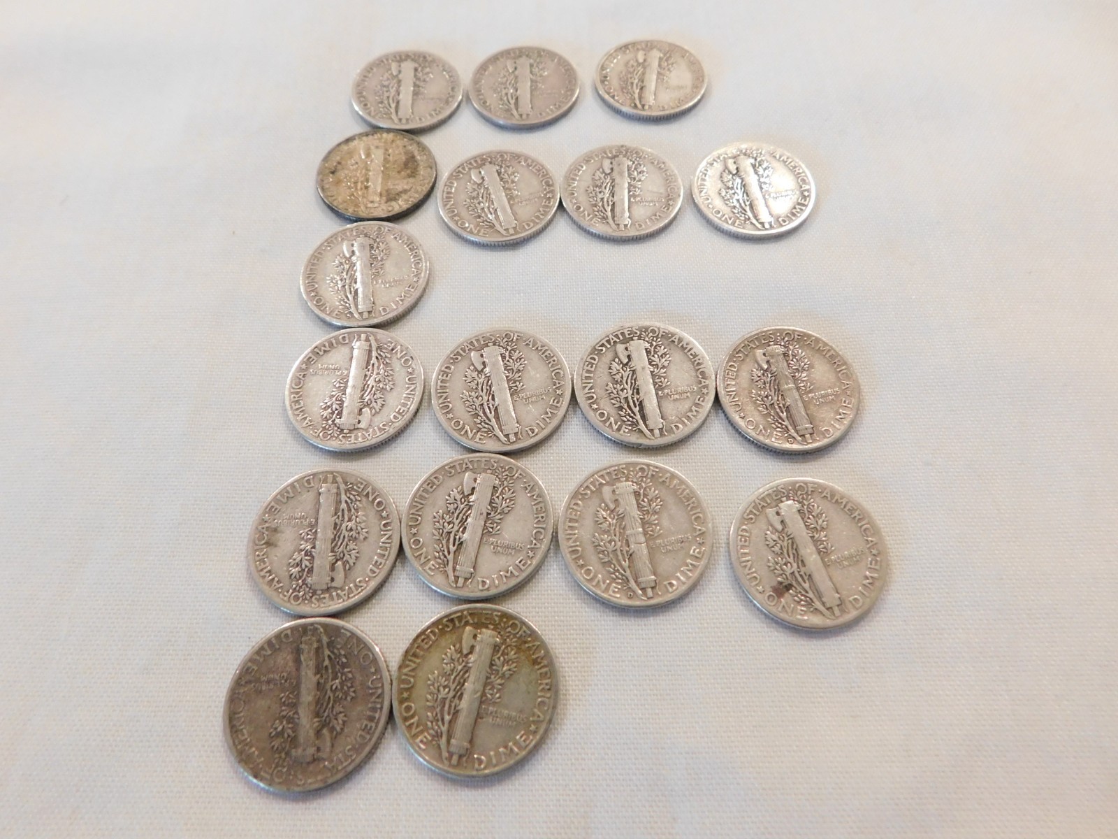 18 Mercury 90% Silver Dimes Cool
