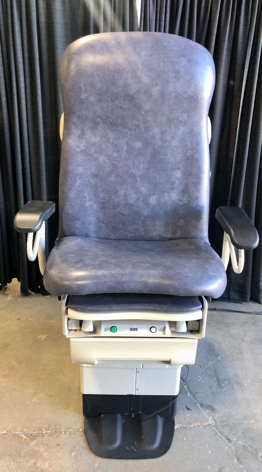 Midmark Ritter 623-008 Barrier Free Power Examination Chair w/ Hand & Footswitch