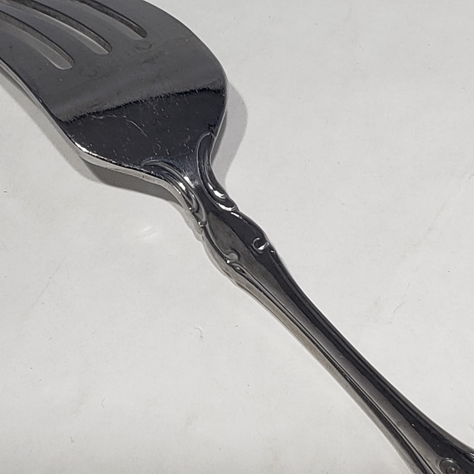 Oneida Stainless Mikayla 9" Medium Solid Cold Meat Serving Fork Discontinued