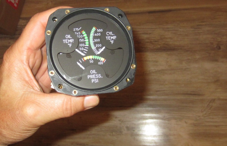 AIRCRAFT GAUGE ROCHESTER PS50160-5 MODEL 6246-00677 (599-539) TRIPPLE TEMP