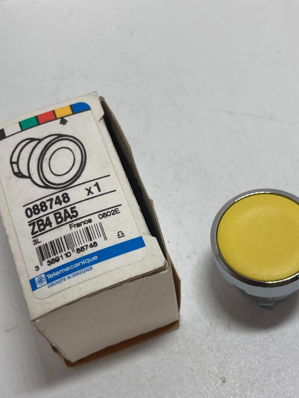 TELEMECANIQUE ZB4 BA5 PUSHBUTTON OPERATOR YELLOW FLUSH NIB