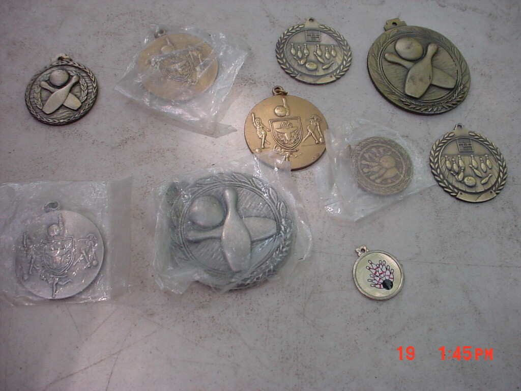 Lot of 10 Bowling Award Medals Die Cast Metal  (A3)