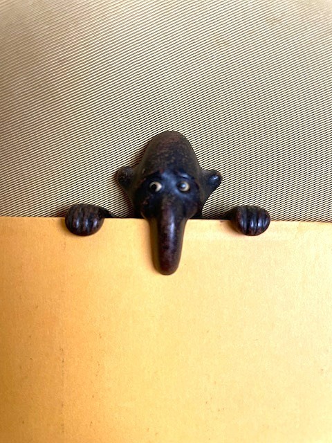 1940’s KILROY WAS HERE Pocket Peeper Peekie Bakelite Bob Neeler WWII #3 (Small)