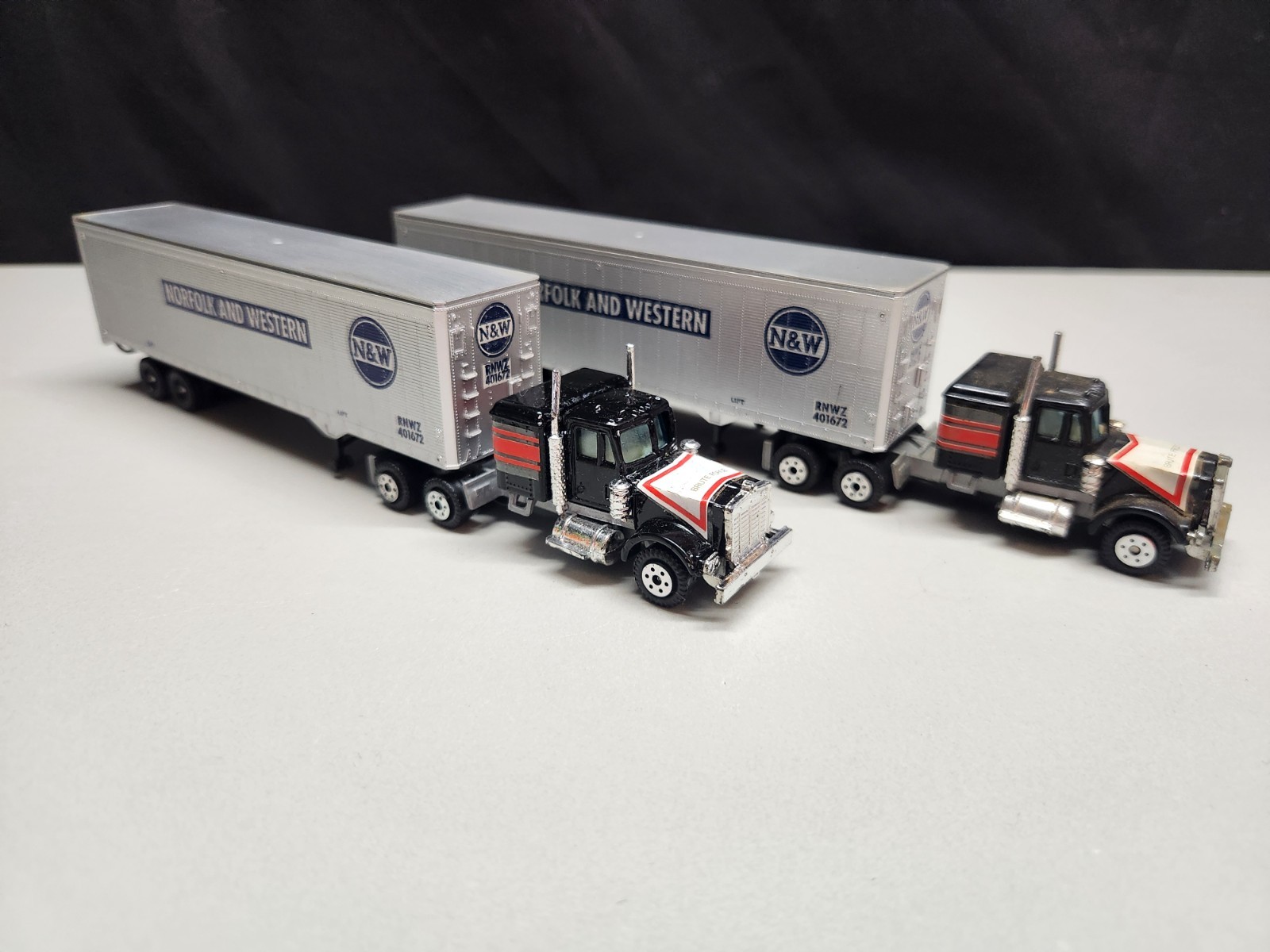 Norfolk & Western Tractor Trailer 401672 Set of 2