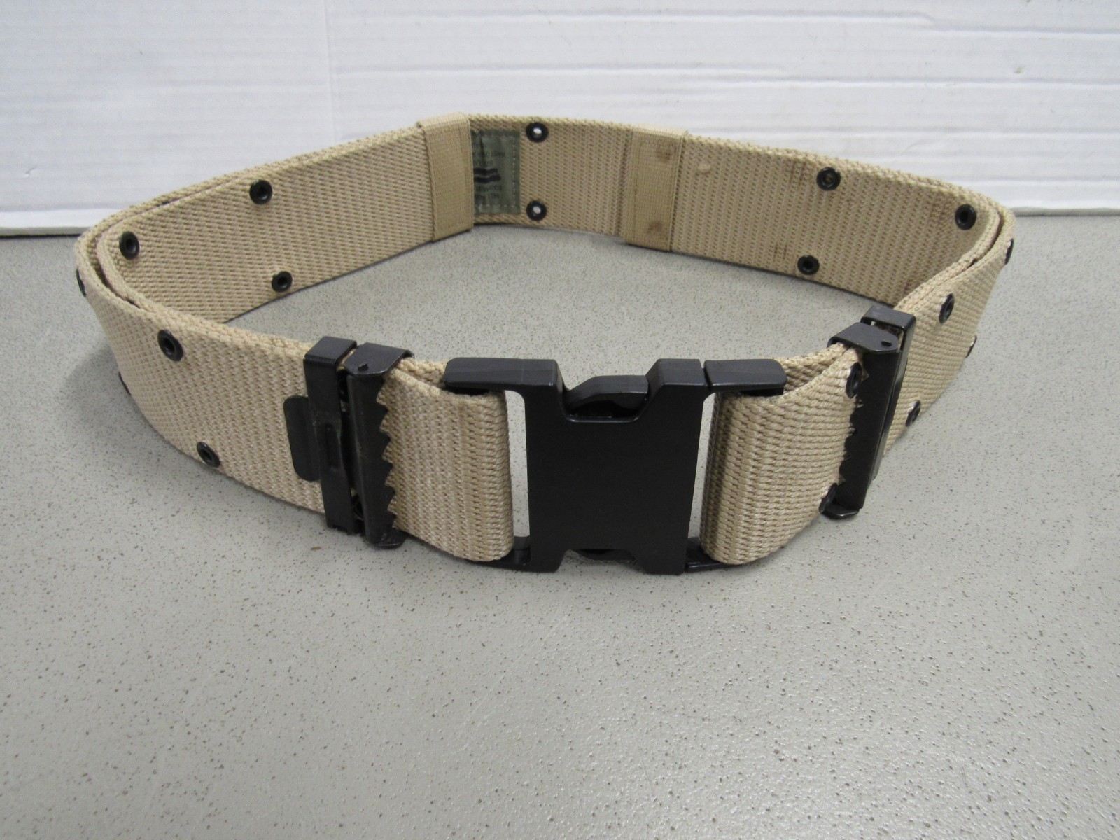 US Desert Tan LC-2 Pistol Belt Web Gear Belt 2006 Large NSN 8565-01-322-1966 NOS