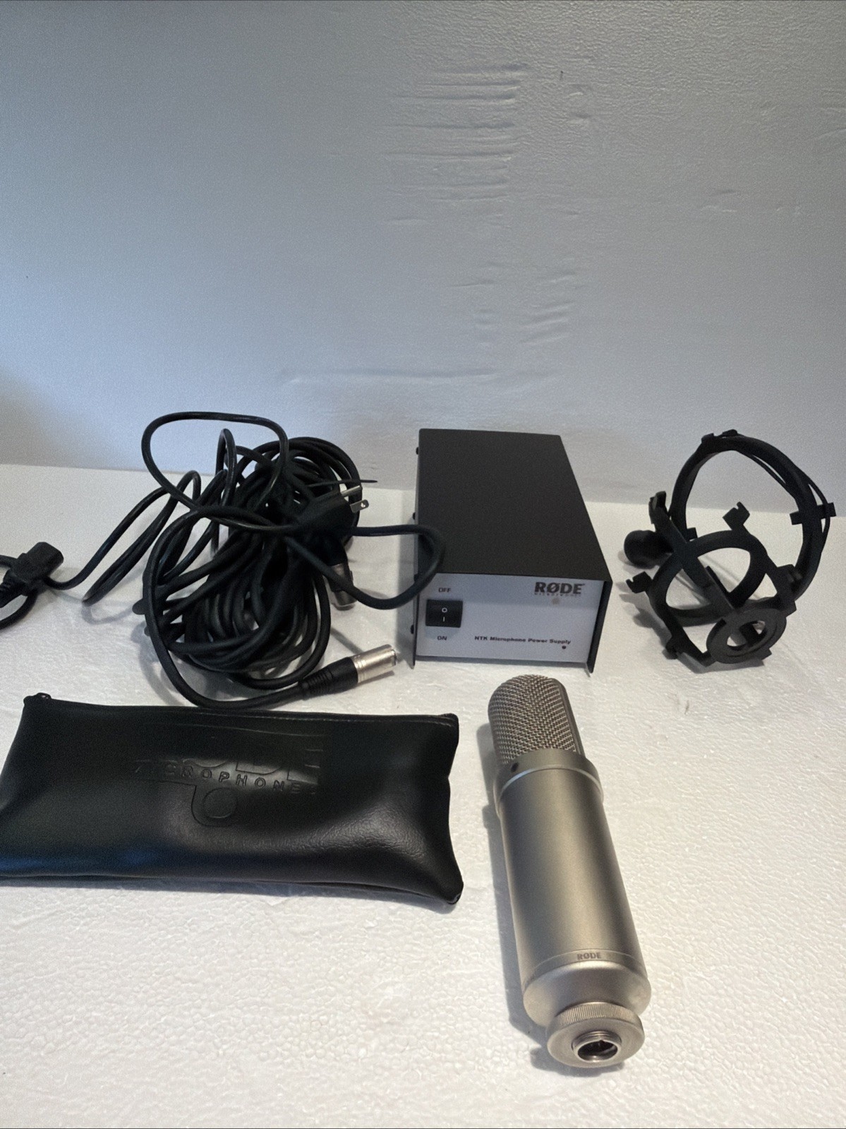 NTK MICROPHONE POWER SUPPLY AND MICROPHONE
