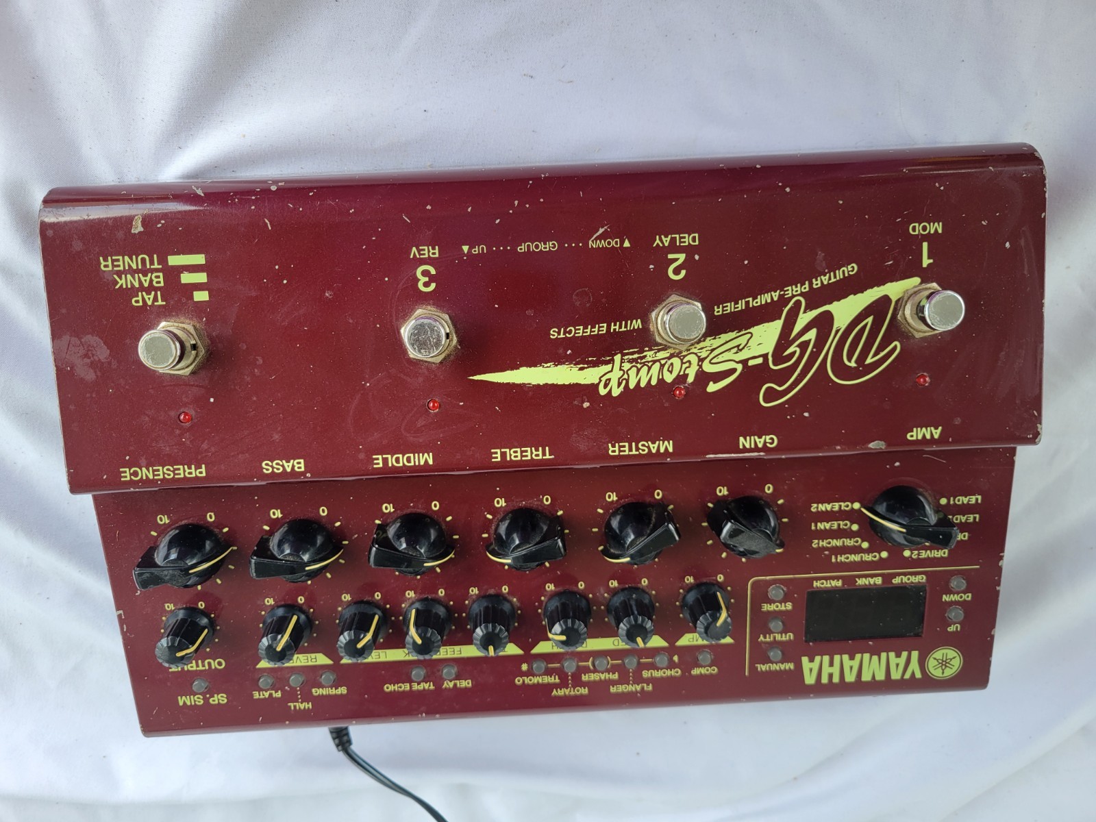 Yamaha DG Stomp Guitar Preamp Multi Effects Processor Pedal + Power Supply