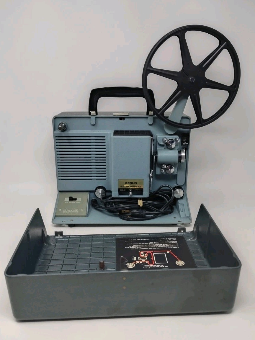VTG ARGUS Showmaster 500Z Model Single-8MM Film Movie Projector S500 Needs Bulb