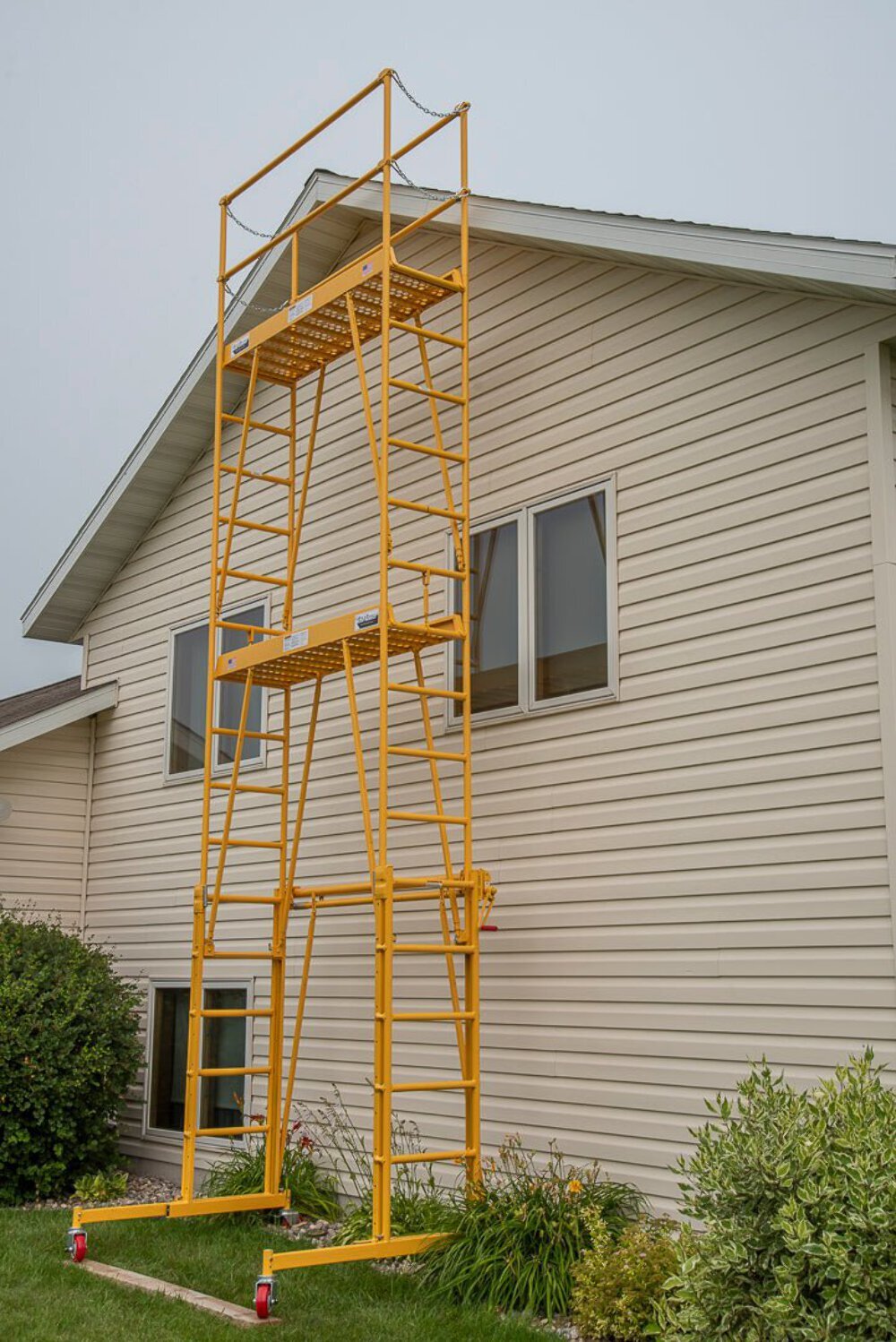 TELE-TOWER® ADJUSTABLE WORK PLATFORM MODEL 1101 11 FT 1000 LBS 6'X19" DECK SIZE