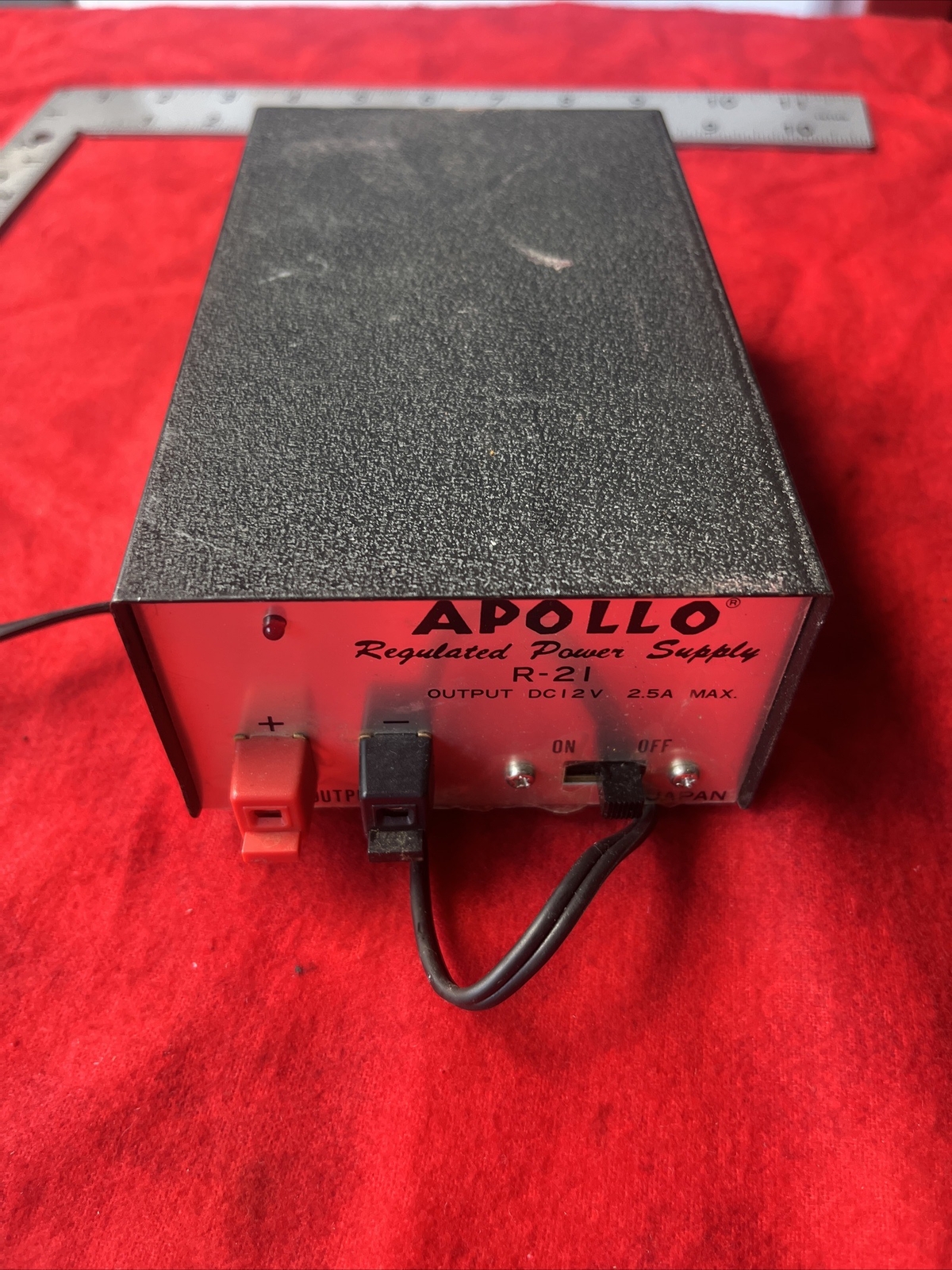 VINTAGE APOLLO REGULATED POWER SUPPLY UNIT MODEL R-21